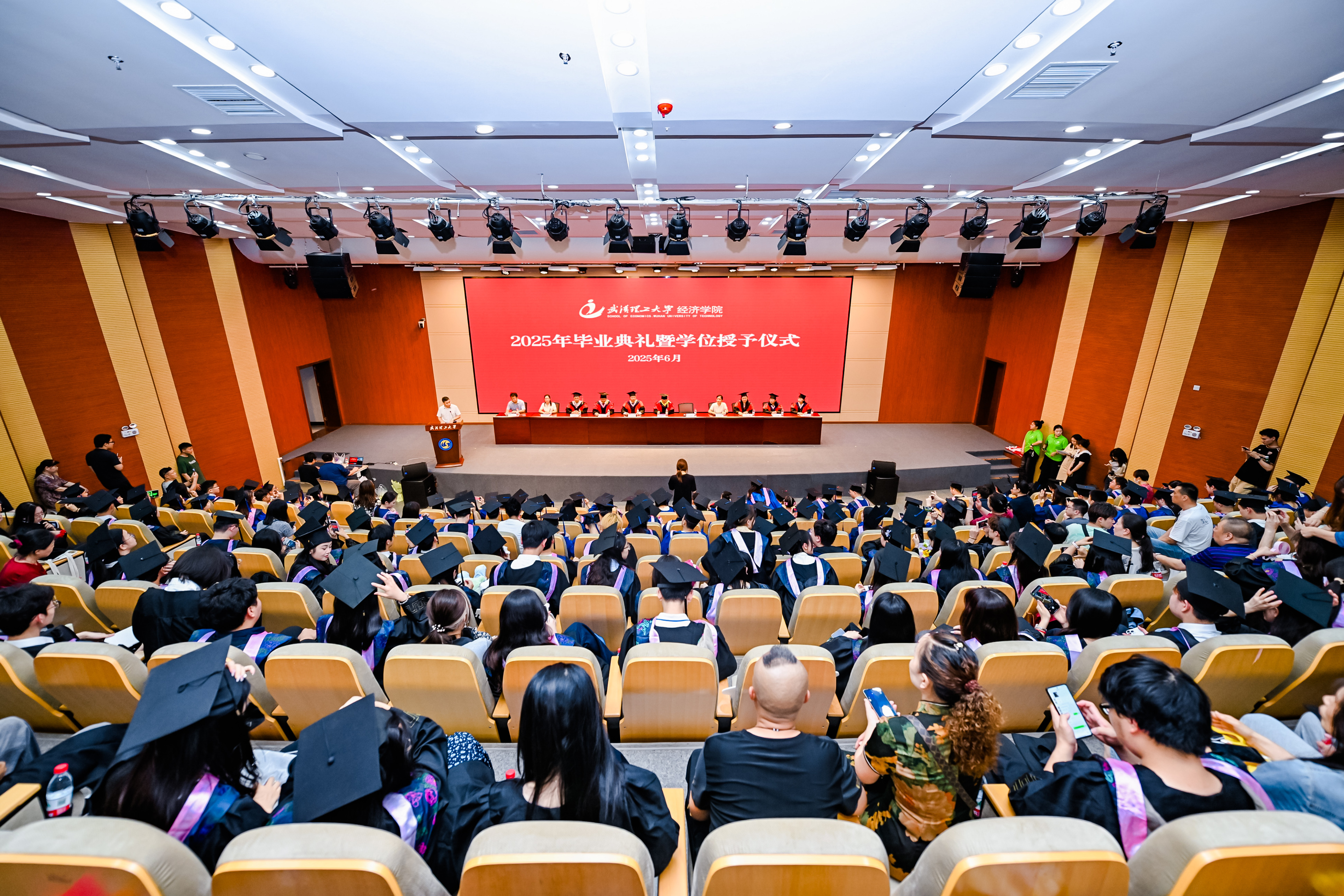 yl8cc永利官网举行2025届毕业典礼暨学位授予仪式